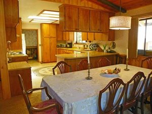 Bear-Country-diningroom-kitchen
