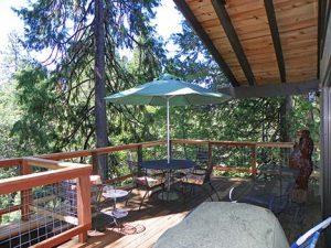 Bear-Country-front-deck-seating